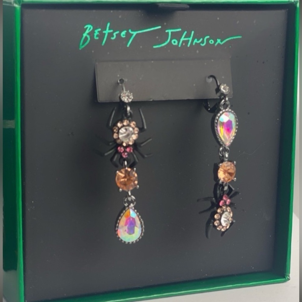 BETSEY JOHNSON Halloween Mismatched Sparkle Spider Dangle Leverback Earrings NWT - Picture 4 of 7
